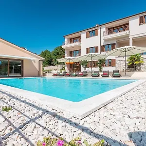 E&t With A Beautiful Pool Apartment Rabac